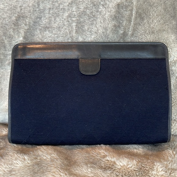❤️SOLD❤️ Authentic Vintage Chanel Clutch in black/navy Clutch - Picture 3 of 12